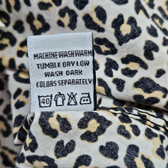 Cowgirl Hardware Women’s M Leopard Print Western Shirt Rhinestone snaps - Picture 10 of 11
